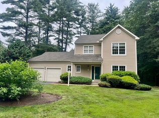 8 Stonegate Ln, Bedford, MA 01730
