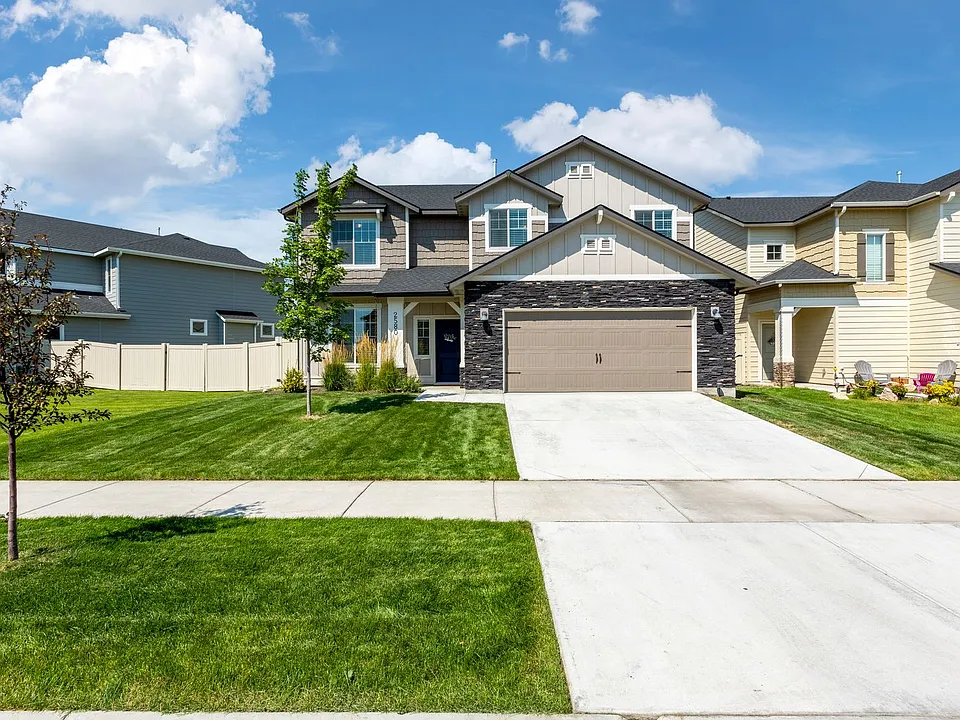 2580 E Blackstone Dr