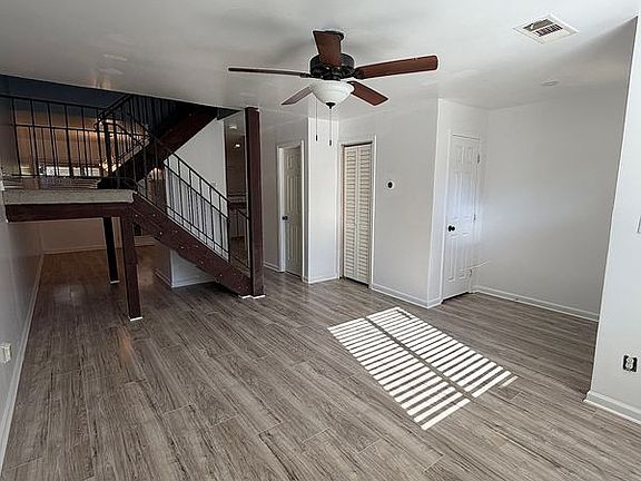 2nd image of 4904 Willow Ln