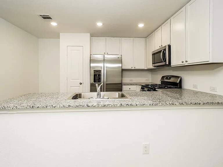 13937 Reservoir Dr — Photo 8
