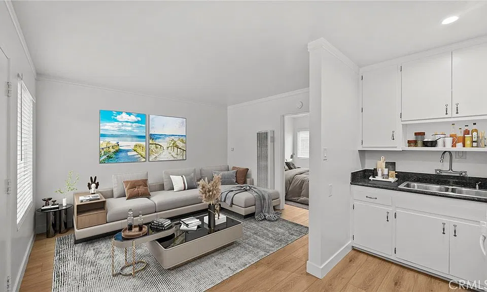 572 Nebraska Ave #1