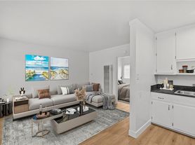 572 Nebraska Ave, Long Beach, CA