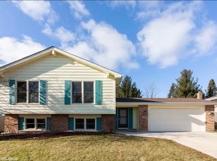 7S640 Lynn Dr, Naperville, IL 60540