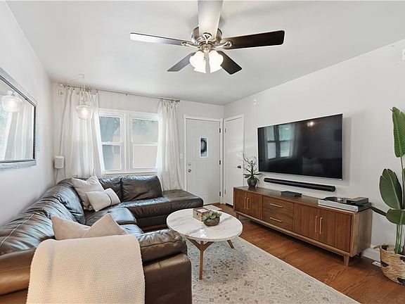 3rd image of 4013 S Spring St