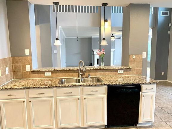 4th image of 3927 Flatwood Dr