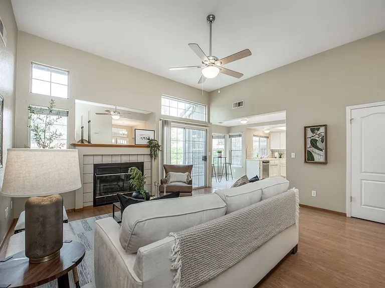 2559 E Dennis Ave — Photo 6