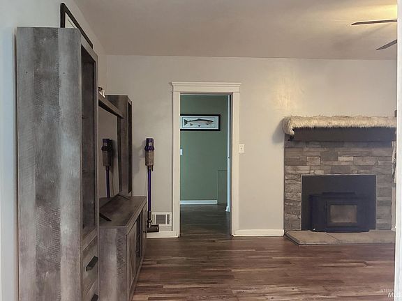 3rd image of 1013 Eden Rd