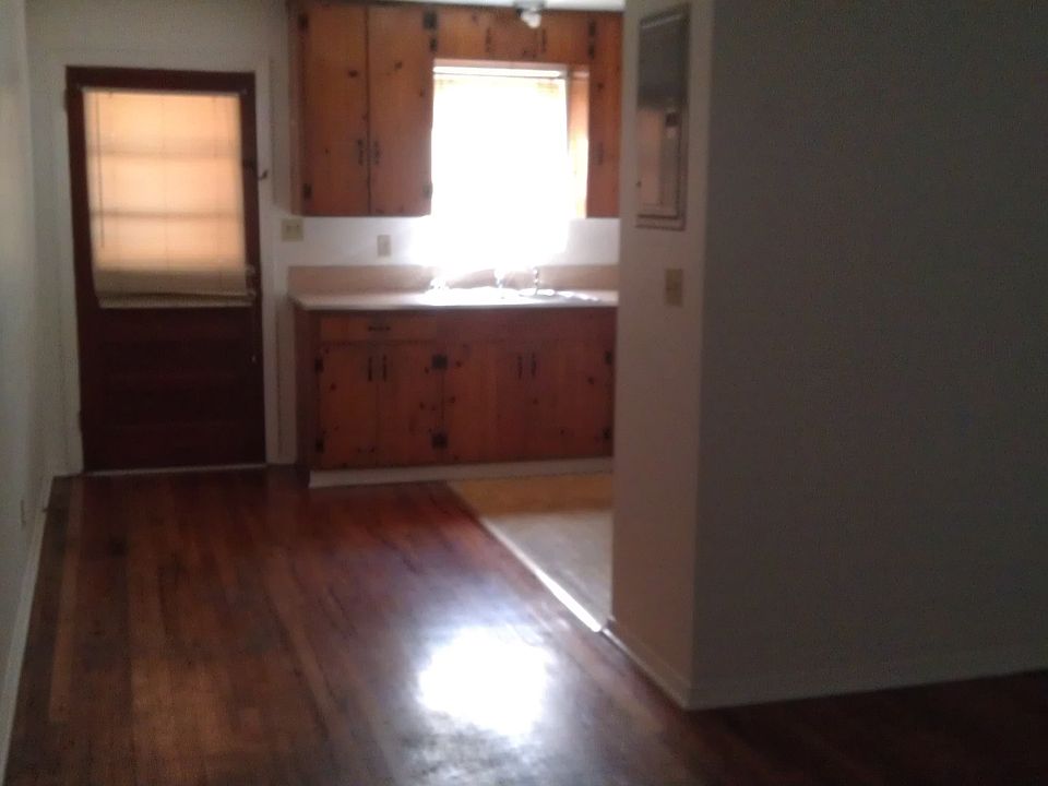 1st image of 534 E College Ave APT 1