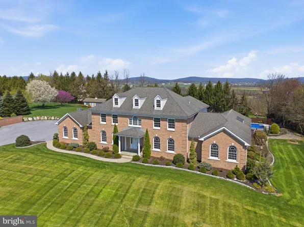 2 Breezy Knl, Lititz, PA 17543