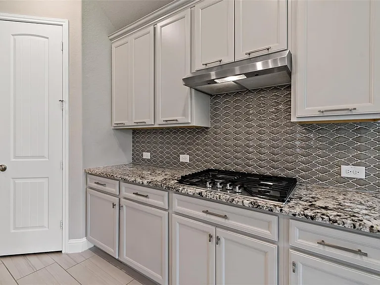 18710 Lynnwood Crest Ln — Photo 24