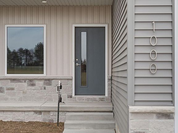 2nd image of 1018 Sand Dunes Rd