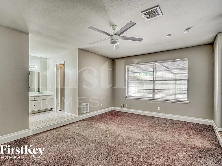 6610 Rowell Ct — Photo 12