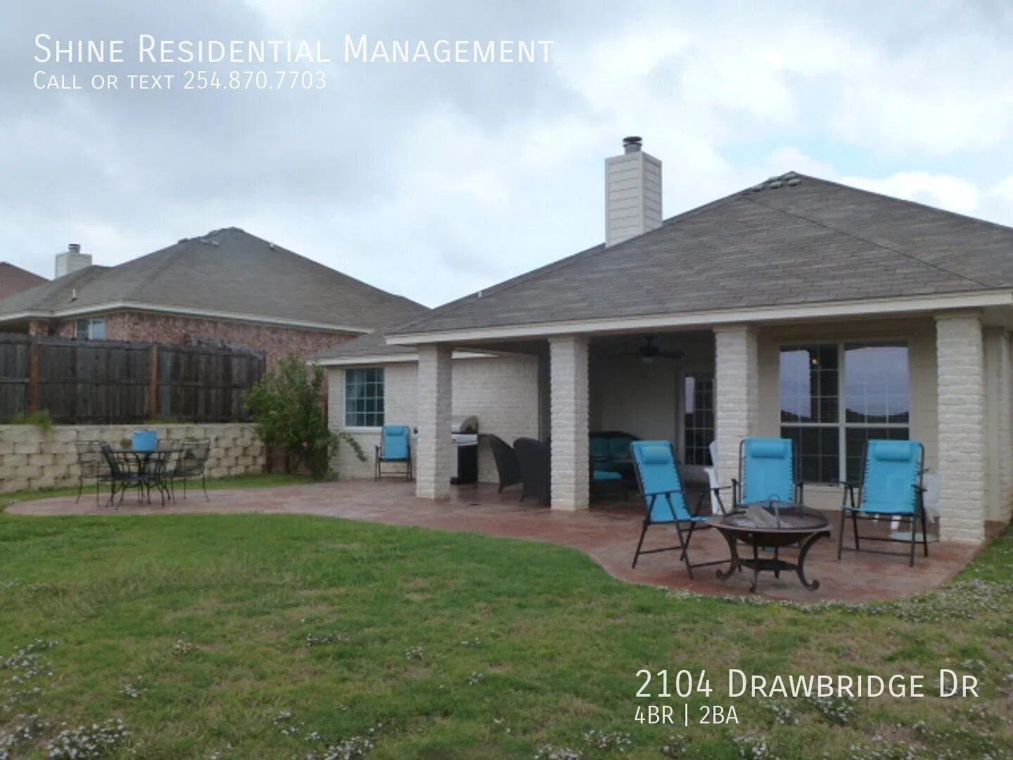 Available In January! Spacious 4-Bedroom Home With Fireplace & Jacuzzi Tub! — Photo 2