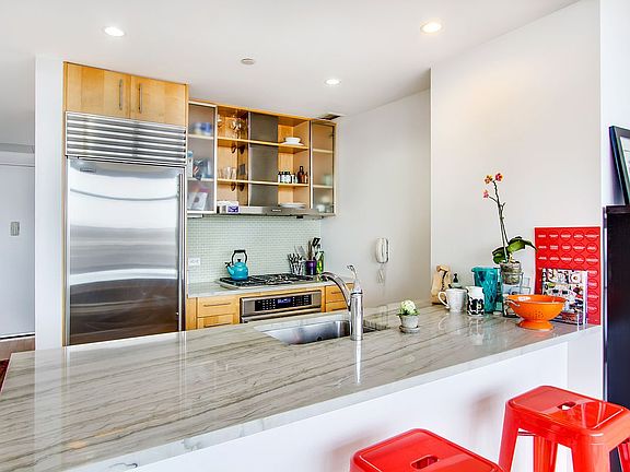 3rd image of 1 Northside Piers APT 7F