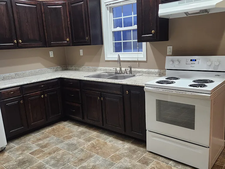 609 S Main St #B — Photo 2