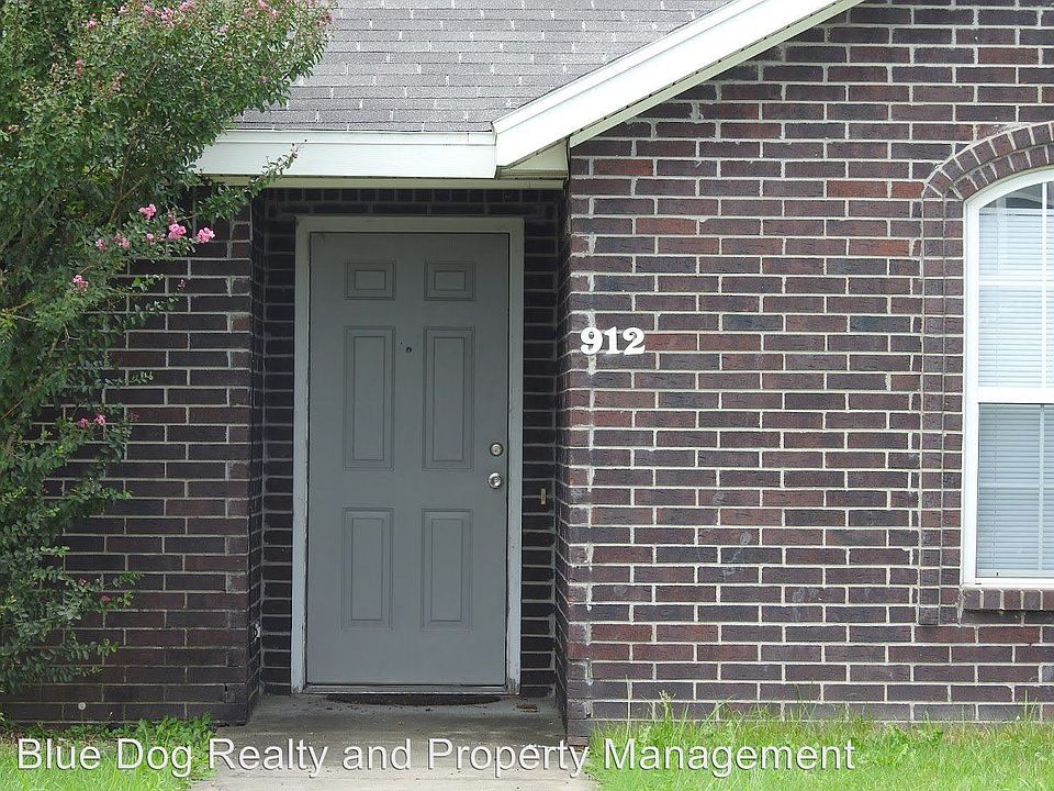 2nd image of 912 SW Terry Ln