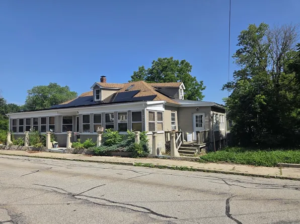 411 High St, Webster, MA 01570