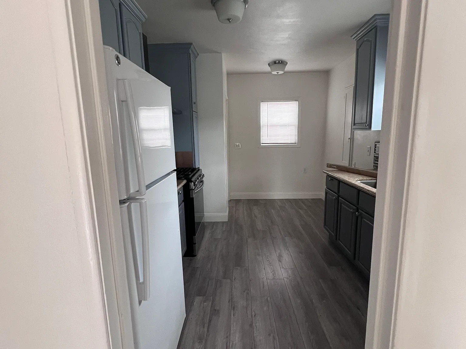 2 bed, 700 sqft, $2,600 — Photo 2