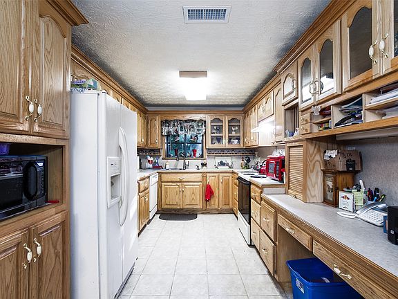 5th image of 37075 Ruby Dr