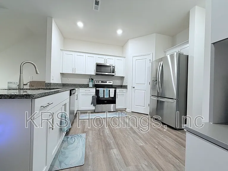 4136 Trevino Dr — Photo 8