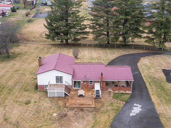 5th image of 216 School Rd