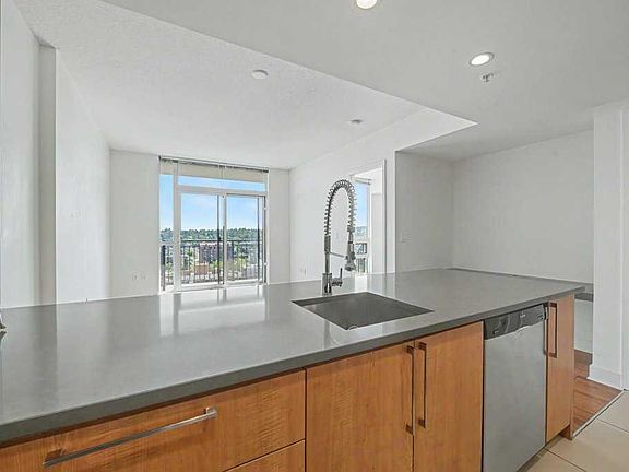 4th image of 1118 S 12th Ave SW #1407