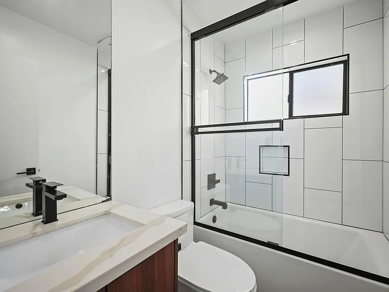 230 S Carondelet St #1 — Photo 14
