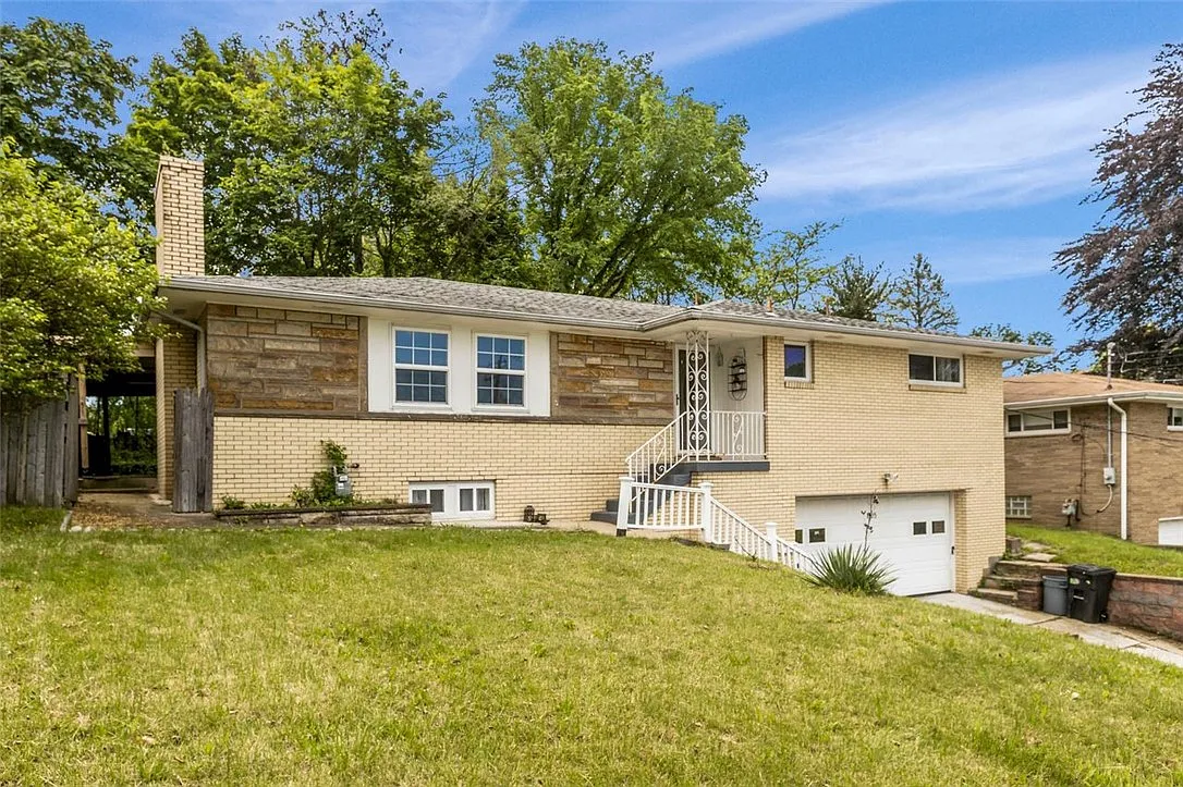 1105 Greentree Rd photo 1