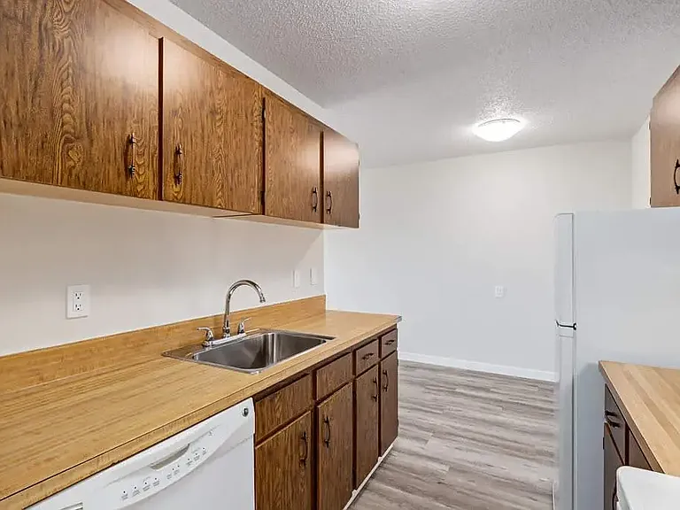 42 Campbell Cres SE #102 — Photo 10