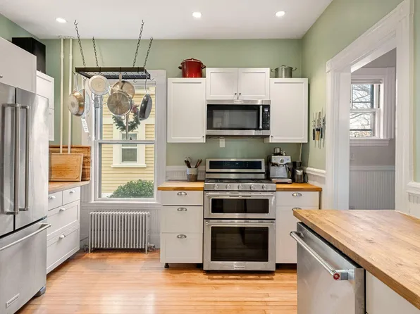 10 Dewolf St #1, Dorchester, MA 02125