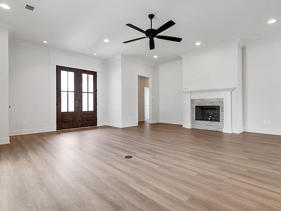 3rd image of 119 Woodlands Park Dr