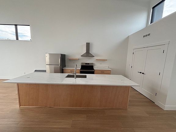 4th image of 521 Toole Ave #202