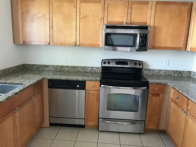 2 Bed / 2 Bath Condo in Desirable St. Petersburg , Florida — Photo 4