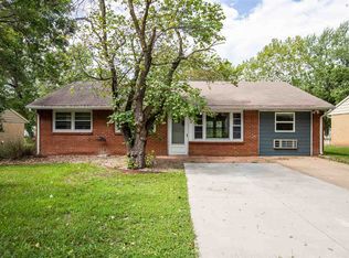 1411 Hillcrest Dr, Manhattan, KS 66502