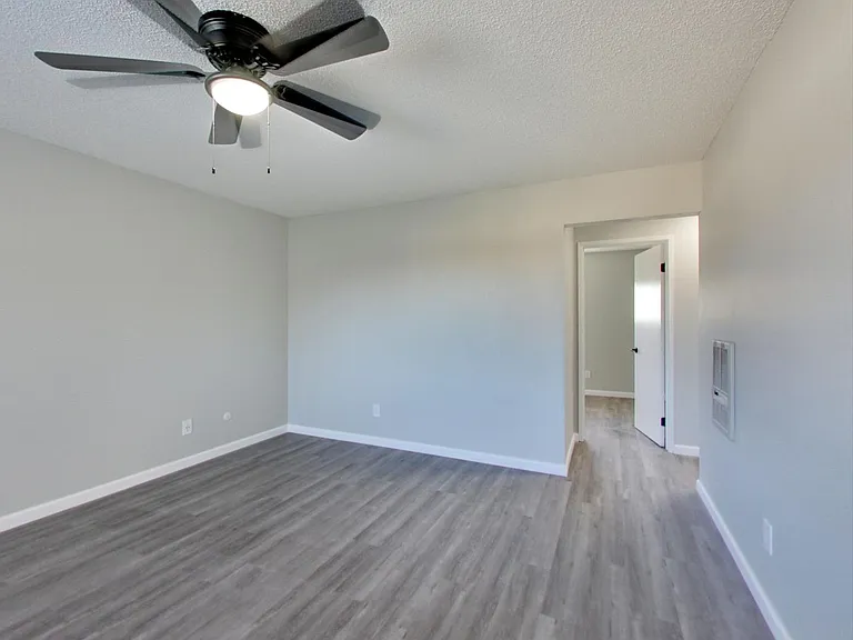 ROYALE APARTMENTS — Photo 19