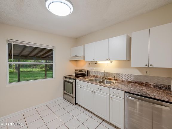 3rd image of 10459 Pinehurst Dr
