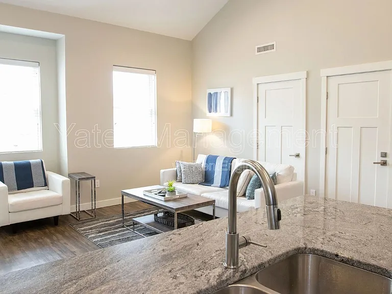 115 Colonial Dr — Photo 37