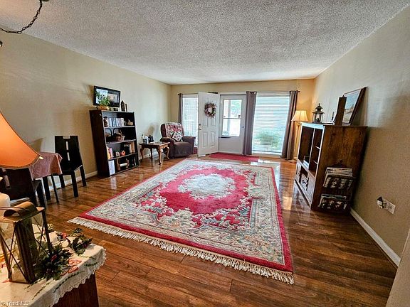 4th image of 101 Oxford Pl APT 25