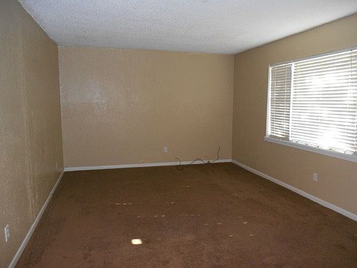 3rd image of 2100 SE 14th Ave