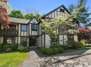 44-5 Foxwood Dr, Pleasantville, NY 10570