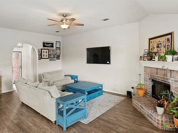 3rd image of 512 Mockingbird Ln