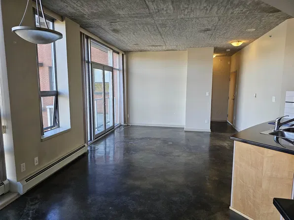 919 Station St #502, Vancouver, BC V6A 4L9