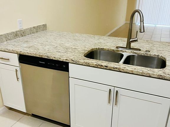 3rd image of 1213 NE 8th Pl