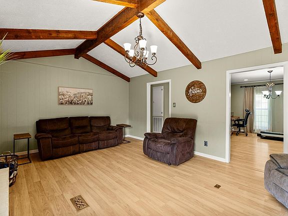 5th image of 28 Greenview Cir