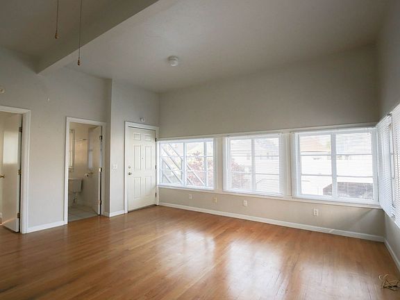 4th image of 2151 Lincoln Ave APT 4