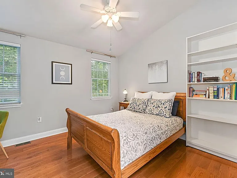 2219 Kearny St NE — Photo 17