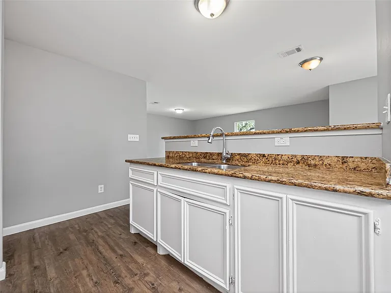 7521 Dyer St — Photo 12