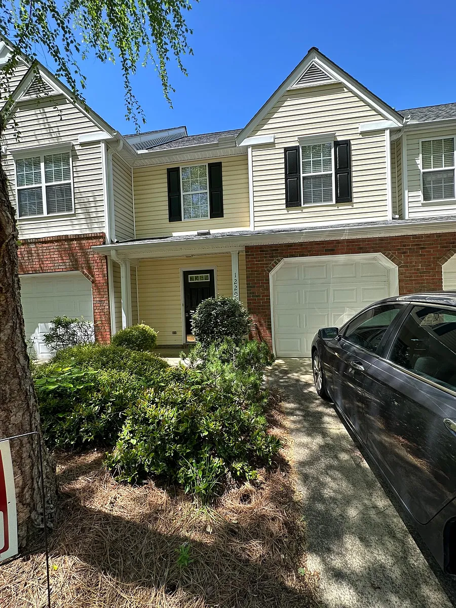 Building Photo - 1220 Edenham Way