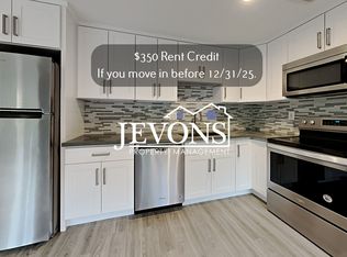 7132 47th Ave SW #4, Seattle, WA 98136