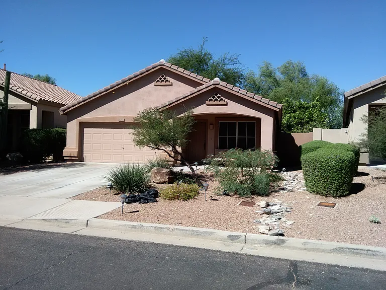 10406 E Hillery Dr — Photo 1